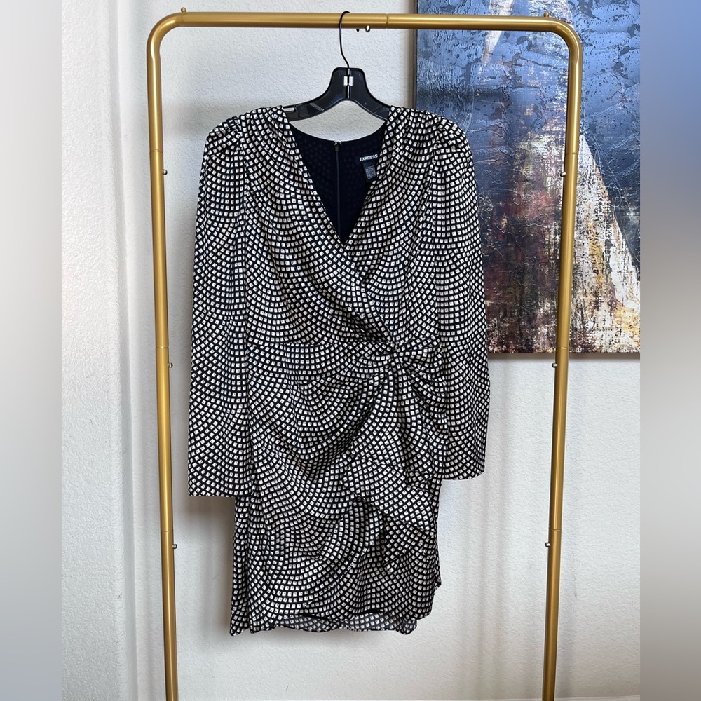 Express Satin Printed V-Neck Ruched Ruffle Sheath Mini Dress sz 12